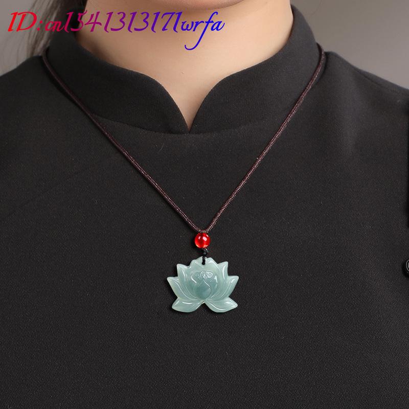 Myanmar Jadeit Lotus Anhänger  – Necklaces Bewertung und Preis