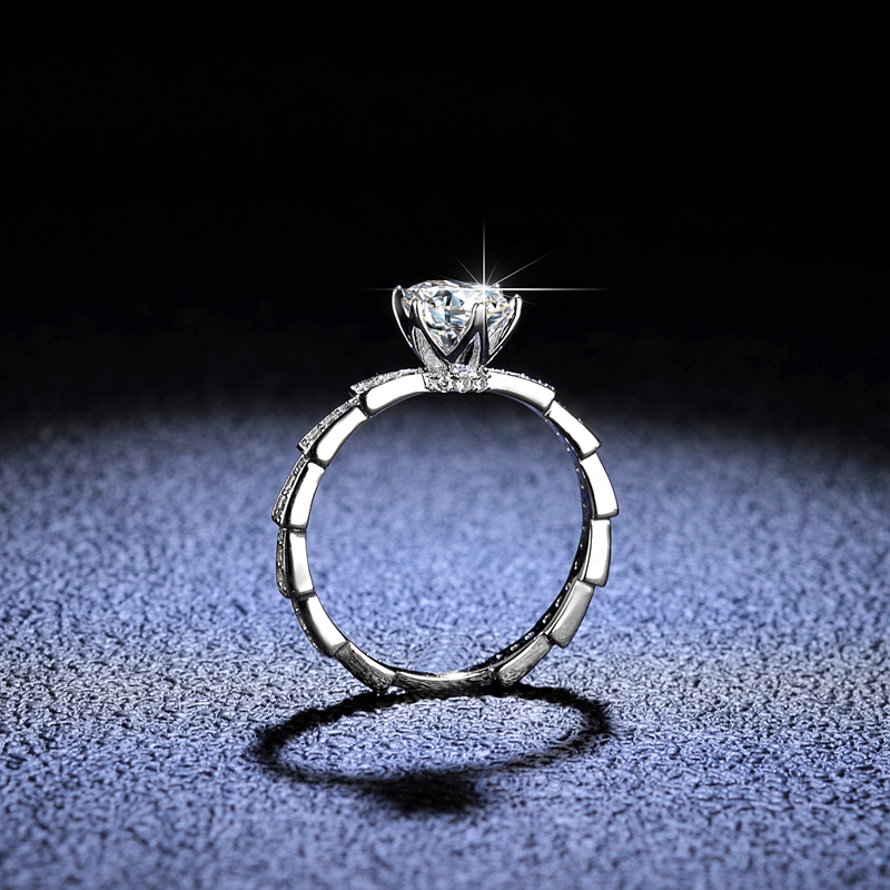 Luxuriöser Ring aus 18 Karat W – Moissanite Engagement Ring 1 Carat Bewertung und Preis